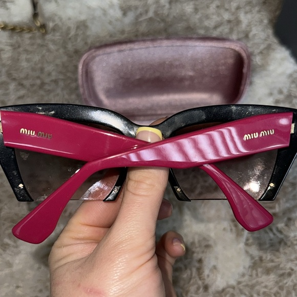 Miu Miu Sunglasses - Picture 4 of 7